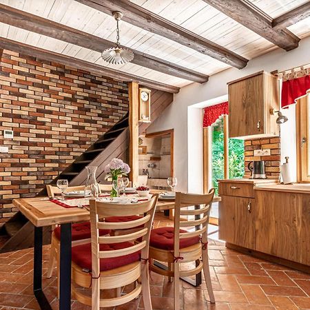 House By The Stream - Happy Rentals Avce Exterior foto