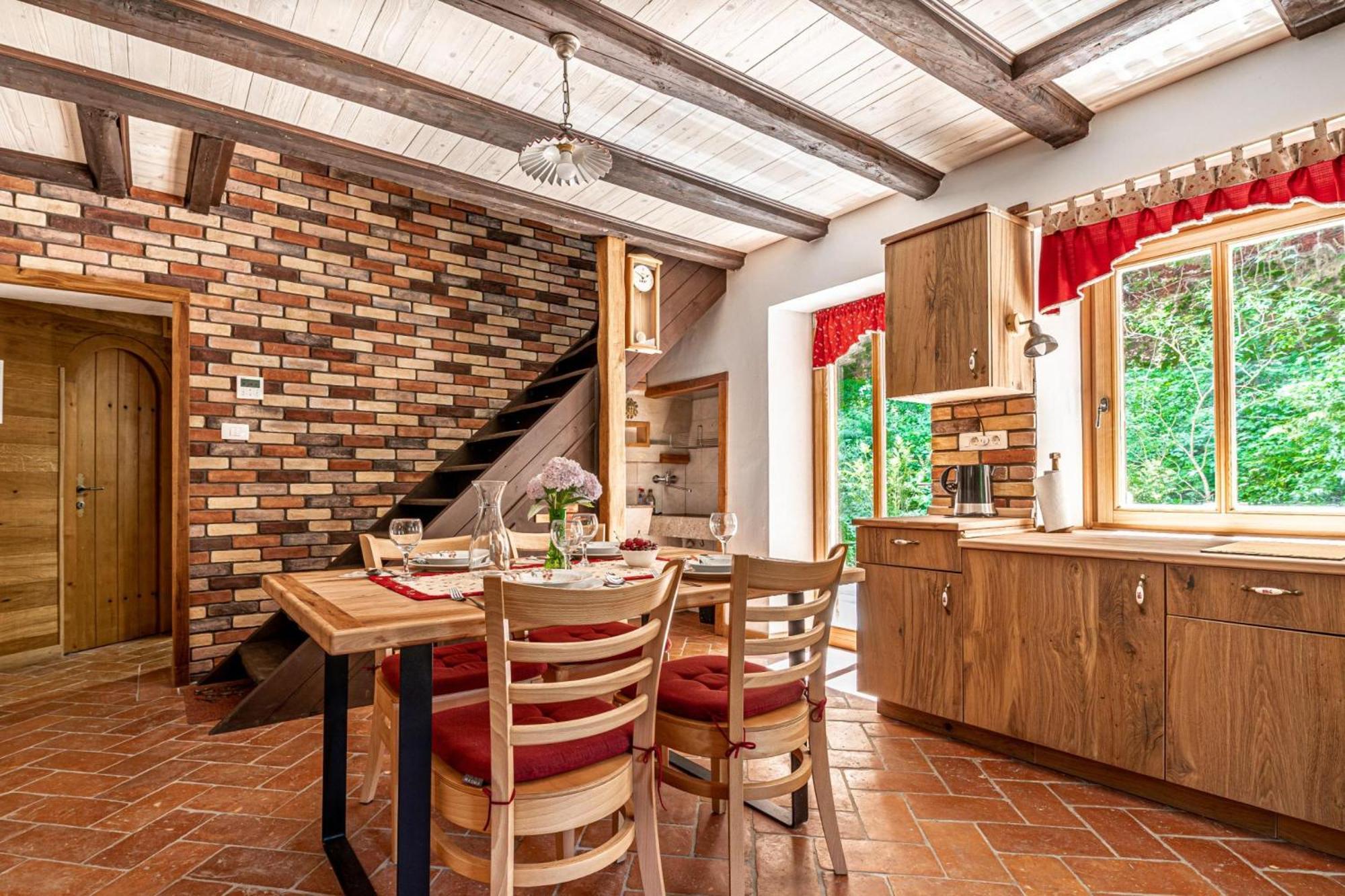 House By The Stream - Happy Rentals Avce Exterior foto