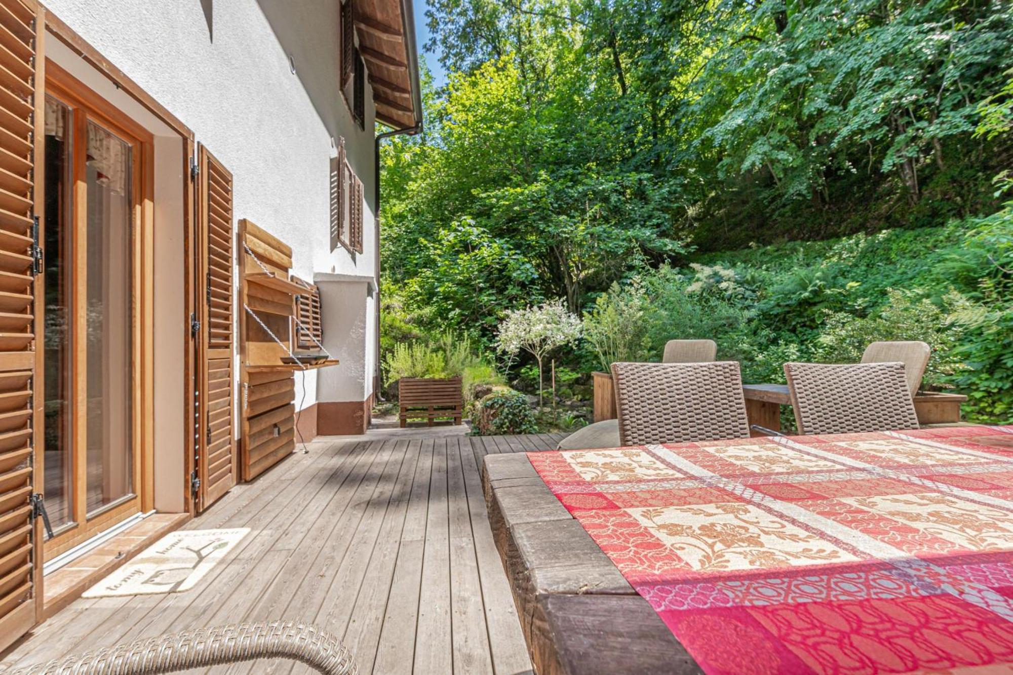 House By The Stream - Happy Rentals Avce Exterior foto